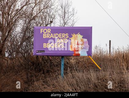 Plakatwand mit schwarzer Diaspora - schwarze Gemeinschaften, die außerhalb Afrikas auf einem Apple Podcast leben. St. Paul Minnesota, USA Stockfoto