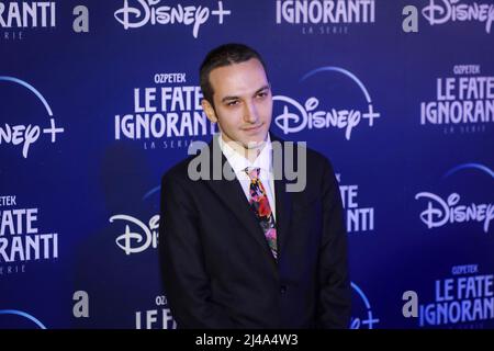 ROM, ITALIEN - 08. APRIL: Pietro Turano nimmt an der Premiere der Fernsehserie Disney, 'Le Fate Ignoranti' vor dem Opernhaus in Rom Teil. Stockfoto