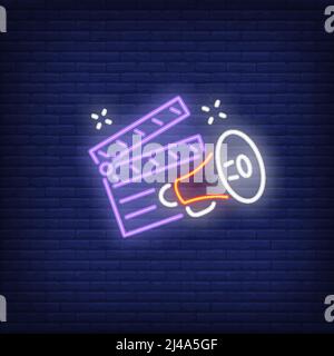 Klappbrett und Megaphon Neonschild. Leuchtendes Schild mit Gegenständen des Filmregisseurs. Nächtliche Werbung. Vektorgrafik im Neon-Stil Stock Vektor