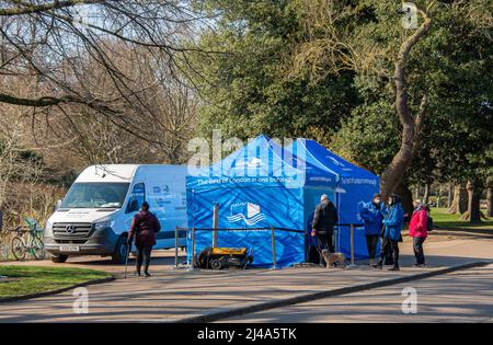 Mobile Prüfeinheit für Covid, Victoria Park, London, Großbritannien. Stockfoto