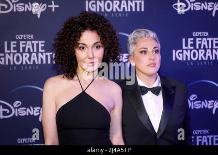 ROM, ITALIEN - 08. APRIL: Lilith Primavera nimmt an der Premiere der Fernsehserie Disney, 'Le Fate Ignoranti' vor dem Opernhaus in Rom Teil. Stockfoto