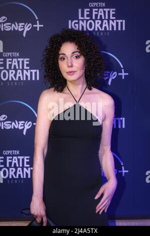 ROM, ITALIEN - 08. APRIL: Lilith Primavera nimmt an der Premiere der Fernsehserie Disney, 'Le Fate Ignoranti' vor dem Opernhaus in Rom Teil. Stockfoto