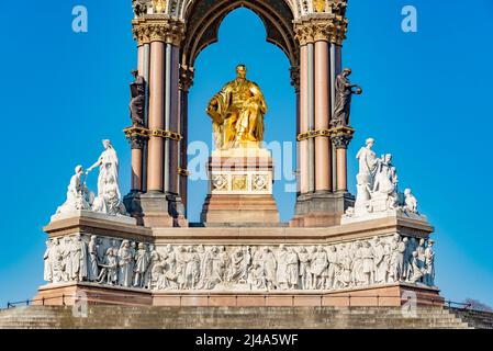 The Albert Memorial, Kensington Gardens, Hyde Park, London, England, VEREINIGTES KÖNIGREICH. Stockfoto