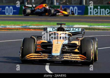 Melbourne, Australien. 10. April 2022. 04/10/2022, Albert Park, Melbourne, FORMEL 1 ROLEX AUSTRALIAN GRAND PRIX 2022, im Bild Daniel Ricciardo (AUS), McLaren F1 Team Credit: dpa/Alamy Live News Stockfoto