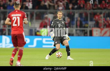 Little Boy, Deutschland. 12. Apr, 2022. firo : 12.. April 2022, Fuvuball, UEFA Champions League, CL, CHL, Saison 2021/2022, Viertelfinale, Rückspiel FC Bayern München, München - Villarreal CF Manuel Neuer Credit: dpa/Alamy Live News Stockfoto