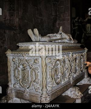 Interieur des Klosters Jerónimos eines der wichtigsten Beispiele für den portugiesischen manuelinischen Architekturstil in Lissabon. Stockfoto