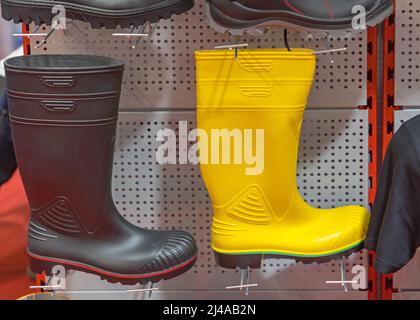 Neue Sicherheitsstiefel Aus Gummi Mit Arbeitskleidung Für Stahlzehen Stockfoto