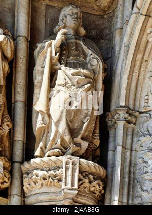 Einige architektonische Details des Klosters Jerónimos sind eines der wichtigsten Beispiele für den portugiesischen manuelinischen Architekturstil in Lissabon. Stockfoto