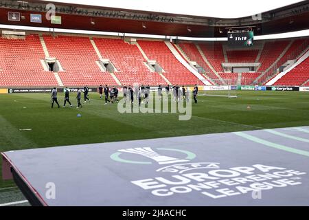 PRAG - die Mannschaft von Feyenoord während der Trainingseinheit vor dem Spiel der Conference League zwischen Slavia Prag und Feyenoord in der Eden Arena am 13. April 2022 in Prag, Tschechische Republik. ANP MAURICE VAN STEEN Stockfoto