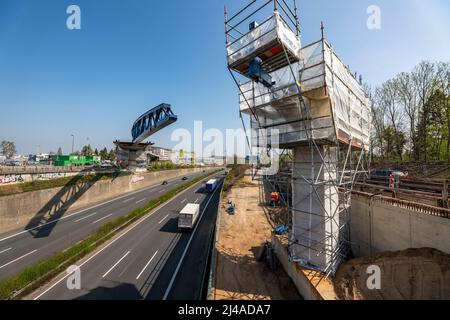 Bau einer 480 Meter langen Brücke für die neue Stadtbahnlinie U81, über das Nordsternkreuz, über die Autobahn A44 und die B8 am Flughafen Düsseldorf Stockfoto