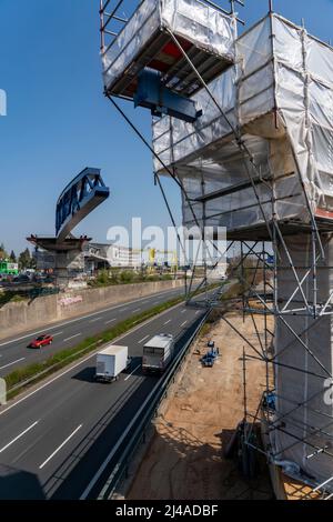 Bau einer 480 Meter langen Brücke für die neue Stadtbahnlinie U81, über das Nordsternkreuz, über die Autobahn A44 und die B8 am Flughafen Düsseldorf Stockfoto