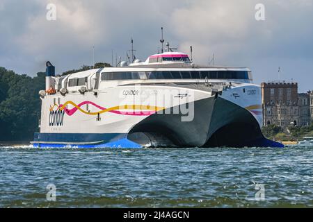 Condor Voyager ist eine Hochgeschwindigkeits-Incat-Fähre, die von Condor Ferries zwischen Poole und den Kanalinseln im Juli 2021 betrieben wird. Stockfoto