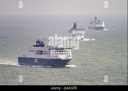 Cross-Channel-Fähren auf dem Ärmelkanal in Richtung Hafen von Dover - Januar 2022. Stockfoto
