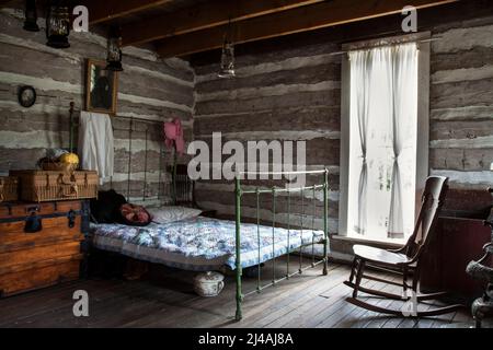 Historische Hütte Schlafzimmer, South Park City, Fairplay, Colorado, USA, US-Unternehmen Stockfoto