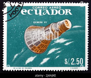 ECUADOR - UM 1966: Eine in Ecuador gedruckte Marke zeigt Gemini 6, bemannte Raumfahrt, um 1966 Stockfoto