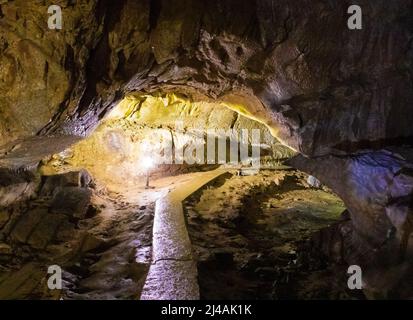 Die Yagodinska-Höhle ist eine Höhle in den Rhodopen, Südbulgarien. Stockfoto