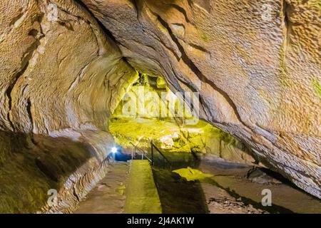 Die Yagodinska-Höhle ist eine Höhle in den Rhodopen, Südbulgarien. Stockfoto