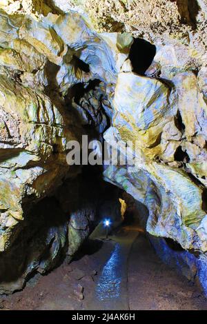 Die Yagodinska-Höhle ist eine Höhle in den Rhodopen, Südbulgarien. Stockfoto