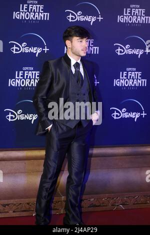 8. April 2022, Roma, RM, Italien: Samuel Garofalo nimmt an der Premiere der Fernsehserie Disney, ''Le Fate Ignoranti'', vor dem Opernhaus in Rom Teil. (Bild: © Gennaro Leonardi/Pacific Press via ZUMA Press Wire) Stockfoto