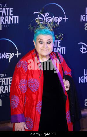 8. April 2022, Roma, RM, Italien: Serra Yilmaz Besuchen Sie die Premiere der Fernsehserie Disney, ''Le Fate Ignoranti'' vor dem Opernhaus in Rom. (Bild: © Gennaro Leonardi/Pacific Press via ZUMA Press Wire) Stockfoto