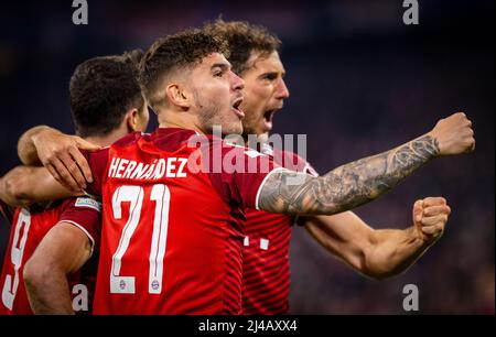 Torjubel: Robert Lewandowski (München), Lucas Hernandez (München), Leon Goretzka (München) FC Bayern München - FC Villareal 12.04.2022, Fußball; Stockfoto