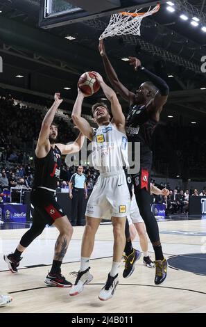 Jonathan Williams (Dolomiti Energia Trento) während der Serie A1 italienischen LBA Basketball-Meisterschaft Spiel Segafredo Virtus Bologna gegen. Dolomiti Energia Trient in der Segafredo Arena - Bologna, 13. April 2022 - Foto: Michele Nucci Stockfoto