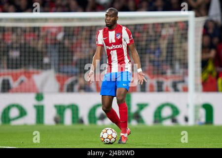 Madrid, Spanien. 13. April 2022. Geoffrey Kondogbia aus Atletico de Madrid spielte während des UEFA Champions League-Spiels, des Viertelfinales, des zweiten Beins zwischen Atletico de Madrid und Manchester City am 13. April 2022 im Wanda Metropolitano Stadium in Madrid, Spanien. (Foto von Ruben Albarran/PRESSINPHOTO) Credit: PRESSINPHOTO SPORTS AGENCY/Alamy Live News Stockfoto