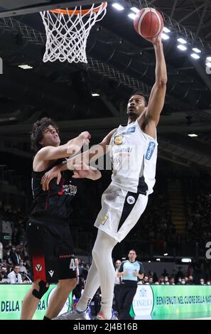 Jonathan Williams (Dolomiti Energia Trento) während der Serie A1 italienischen LBA Basketball-Meisterschaft Spiel Segafredo Virtus Bologna gegen. Dolomiti Energia Trient in der Segafredo Arena - Bologna, 13. April 2022 - Foto: Michele Nucci Stockfoto