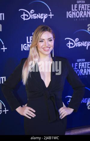 8. April 2022, Roma, RM, Italien: Carolina Rey nimmt an der Premiere der Fernsehserie Disney, ''Le Fate Ignoranti'', vor dem Opernhaus in Rom Teil. (Bild: © Gennaro Leonardi/Pacific Press via ZUMA Press Wire) Stockfoto