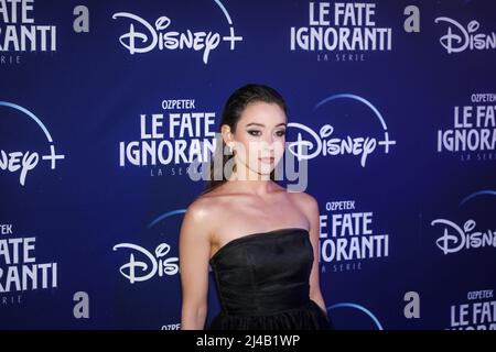 8. April 2022, Roma, RM, Italien: Arianna Forte nimmt an der Premiere der Fernsehserie Disney, ''Le Fate Ignoranti'', vor dem Opernhaus in Rom Teil. (Bild: © Gennaro Leonardi/Pacific Press via ZUMA Press Wire) Stockfoto