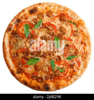 Blick von oben auf leckere Pizza mit Würstchen, Paprika, Senf und viel Käse, isoliert mit Clipping-Pfad Stockfoto