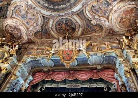 Markgräfliches Opernhaus, barockes Opernhaus aus dem 18.. Jahrhundert mit prunkvoller Innenausstattung, Details der Bühnendekoration, Bayreuth, Deutschland Stockfoto