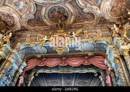 Markgräfliches Opernhaus, barockes Opernhaus aus dem 18.. Jahrhundert mit prunkvoller Innenausstattung, Details der Bühnendekoration, Bayreuth, Deutschland Stockfoto