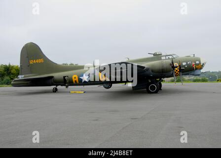 Die Memphis Belle Boeing B-17F Flying Fortress, die während des Zweiten Weltkriegs verwendet wurde, wurde auf einer Flugschau in Biggin Hill, Kent, England, ausgestellt Stockfoto