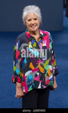 Penelope Wilton nimmt an der britischen Premiere der „Operation Hackeat“ auf dem Curzon Mayfair am 12. April 2022 in London, England, Teil. Stockfoto