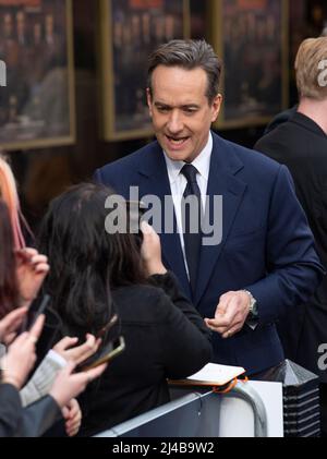 Matthew Macfadyn nimmt an der britischen Premiere der „Operation Mincemeat“ auf dem Curzon Mayfair am 12. April 2022 in London, England, Teil. Stockfoto