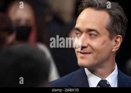 Matthew Macfadyn nimmt an der britischen Premiere der „Operation Mincemeat“ auf dem Curzon Mayfair am 12. April 2022 in London, England, Teil. Stockfoto