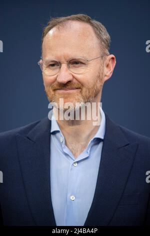 Mark Gatiss nimmt an der britischen Premiere der „Operation Hackeat“ auf dem Curzon Mayfair am 12. April 2022 in London, England, Teil. Stockfoto