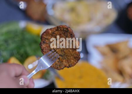 Makrofoto von Brot mit Fleisch während des ramadan Stockfoto