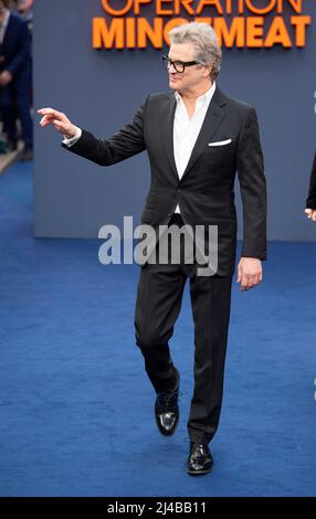 Colin Firth nimmt an der britischen Premiere der „Operation Minzemeat“ auf dem Curzon Mayfair am 12. April 2022 in London, England, Teil. Stockfoto