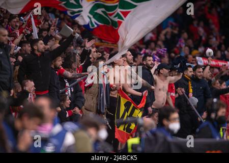 Stadion Wanda Metropolitano, Madrid, Spanien. 13. April 2022. EUFA Champions League Football, Atletico Madrid gegen Manchester City; Atletico-Fans Credit: Action Plus Sports/Alamy Live News Stockfoto