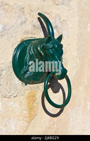 Dekorativer Krawattenring 'La Boisserie', das ehemalige Zuhause des französischen Präsidenten Charles de Gaulle und seiner Familie in Colombey-les-Deux-Eglises, Frankreich Stockfoto