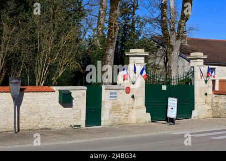 Das Eingangstor zur 'La Boisserie', dem ehemaligen Wohnsitz des französischen Präsidenten Charles de Gaulle und seiner Familie in Colombey-les-Deux-Eglises, Frankreich Stockfoto