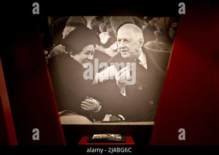 Foto des französischen Präsidenten Charles de Gaulle und seiner Frau Yvonne Vendroux am Charles de Gaulle-Denkmal in Colombey-les-Deux-Eglises, Frankreich Stockfoto