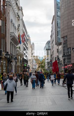 Golden 'X' auf der Fashion Street, Deak Ferenc im Zentrum von Budapest, Ungarn. Stockfoto