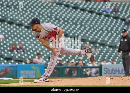 Detroit MI, USA. 13. April 2022. Boston Pitcher Nathan Eovaldi (17) wirft einen Pitch während des Spiels mit Boston Red Sox und Detroit Tigers im Comercia Park in Detroit Mi. David Seelig/Cal Sport Medi. Kredit: csm/Alamy Live Nachrichten Stockfoto