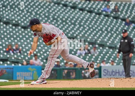 Detroit MI, USA. 13. April 2022. Boston Pitcher Nathan Eovaldi (17) wirft einen Pitch während des Spiels mit Boston Red Sox und Detroit Tigers im Comercia Park in Detroit Mi. David Seelig/Cal Sport Medi. Kredit: csm/Alamy Live Nachrichten Stockfoto