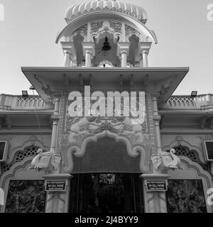 ISKON-Tempel Vrindavan, Indien, Sri Krishna Balaram Mandir ist ein Gaudiya Vaishnava-Tempel in der heiligen Stadt Vrindavan im indischen Bundesstaat Uttar Pradesh Stockfoto