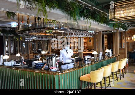 Die wunderschöne Aubrey Bar im Mandarin Oriental Hotel Hongkong. Stockfoto