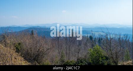 Blick vom Gipfel des Schauenberg über die Hügel rund um Zürich, Schweiz Stockfoto